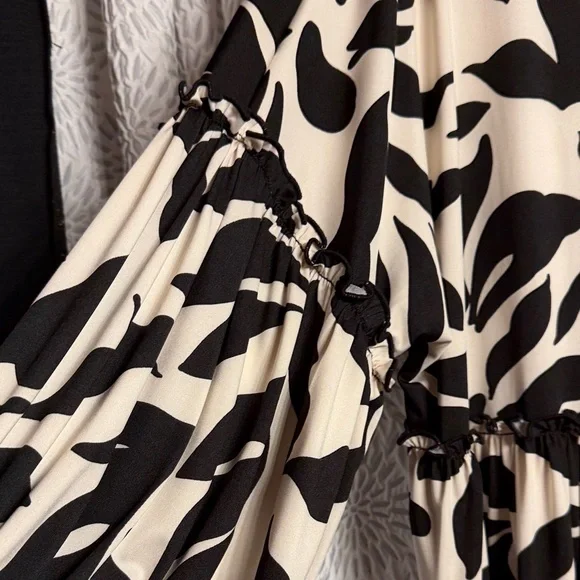 Zadie B’s Chic Black and Cream Leaf Print Women's Long Sleeve Top - Picture 5 of 5